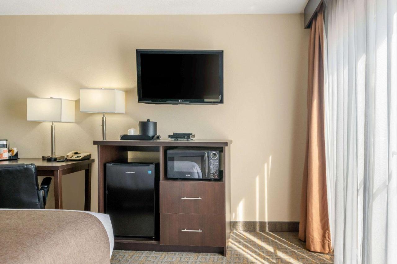 Quality Inn & Suites Bathurst Kültér fotó