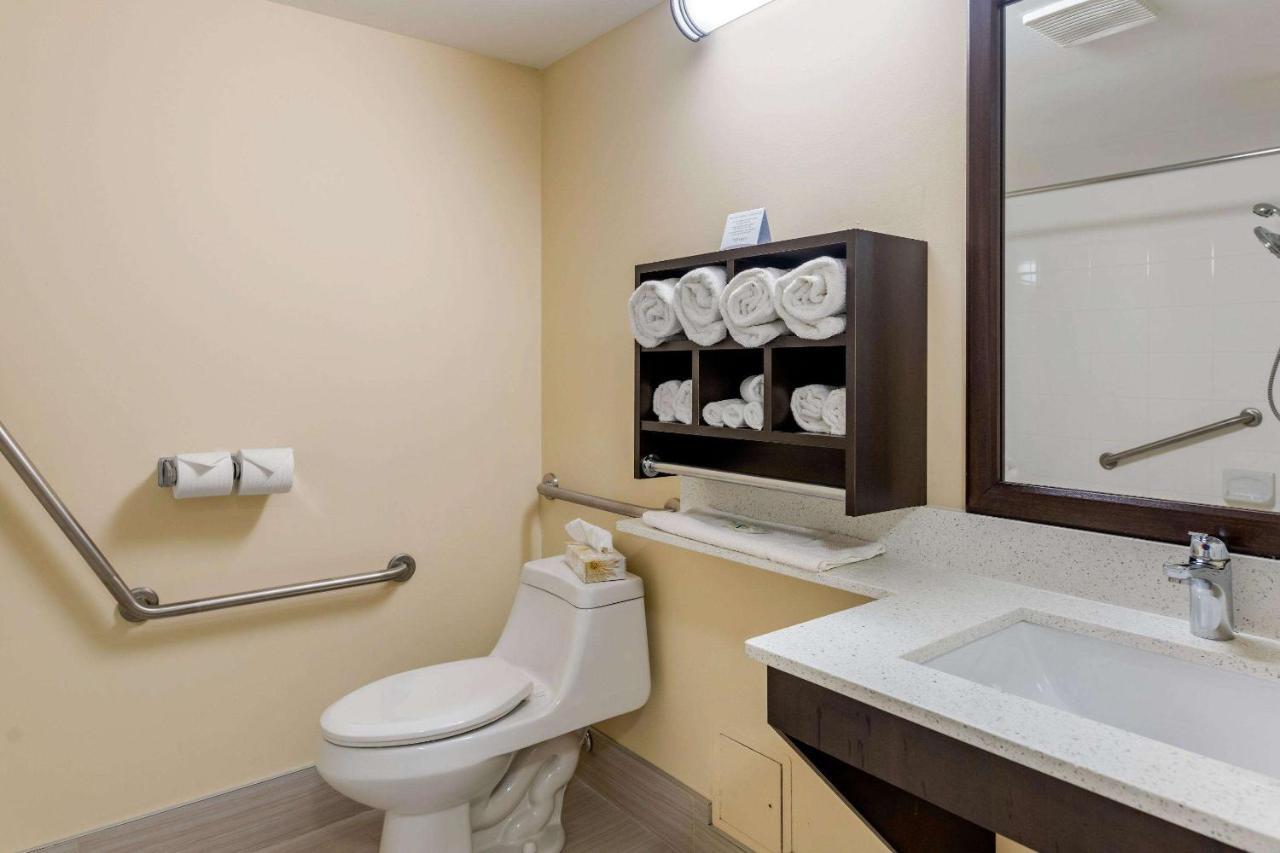 Quality Inn & Suites Bathurst Kültér fotó